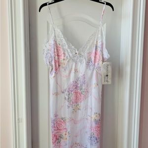 ❤️SOLD ON MERCARI❤️NEW W/TAGS APOSTROPHE NIGHT GOWN SIZE 12-14 (LRG